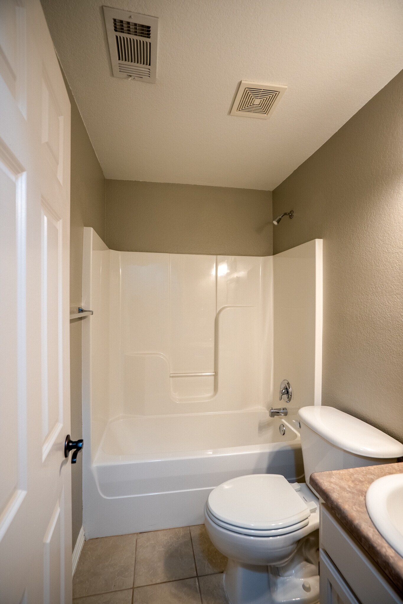 Building Photo - 4015 Glenstone Terrace