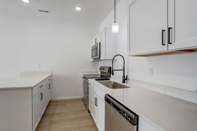Building Photo - 918 Parkview Dr