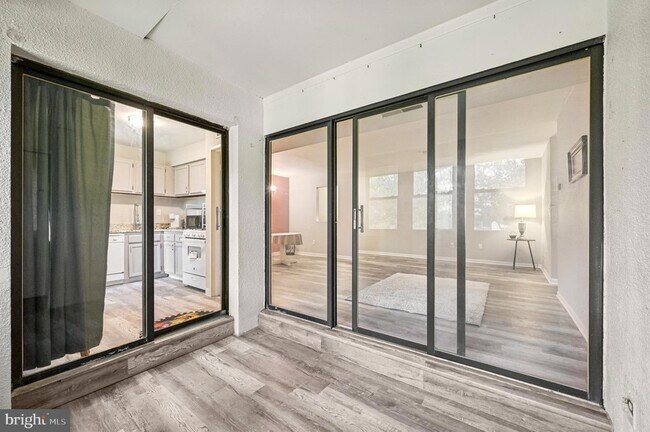 Building Photo - 9633 White Acre Rd