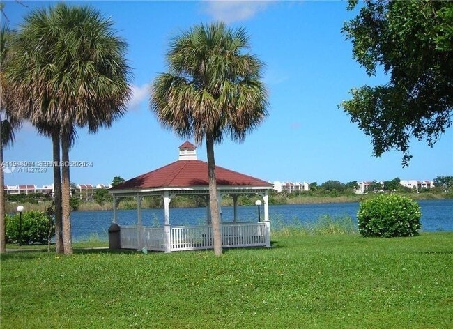 Building Photo - 2851 N Oakland Forest Dr