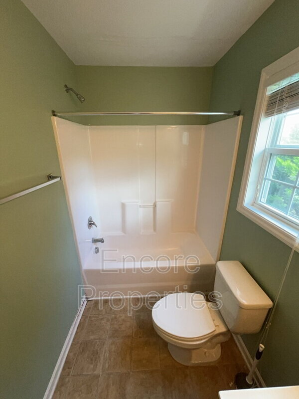 Building Photo - 821 Woodside Park Ln