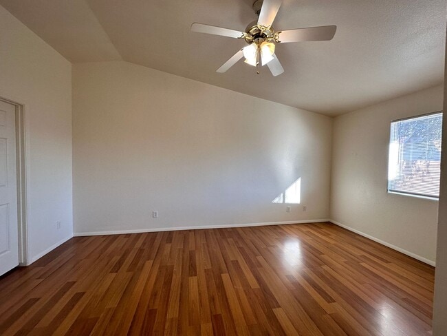 Building Photo - Great 3 Bedroom, 2 Bath Home Centrally located in Kingman!