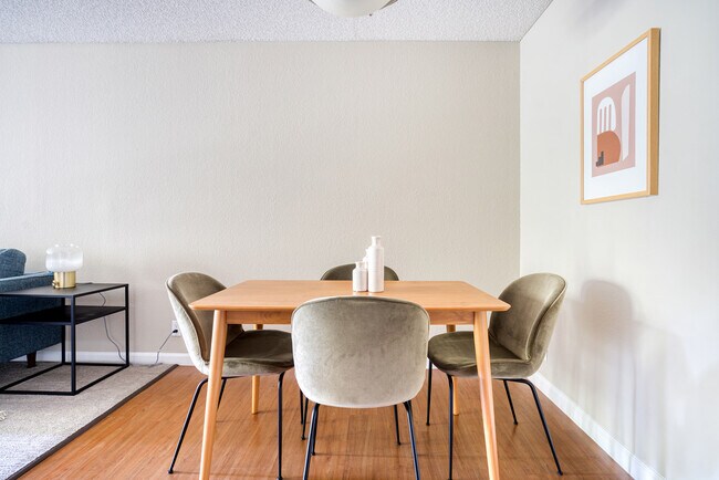 Building Photo - 141 Saratoga Ave