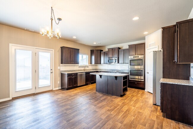 Building Photo - 3684 Saguaro Cir