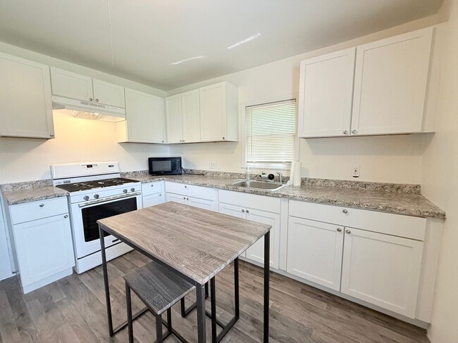 Building Photo - Limited-Time Offer – Reduced Rent & 6-Mont...