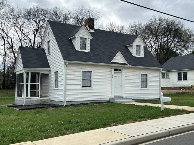 Building Photo - 170 20th St NE