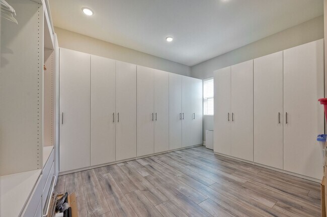 Building Photo - 13710 Goldenpine Trl