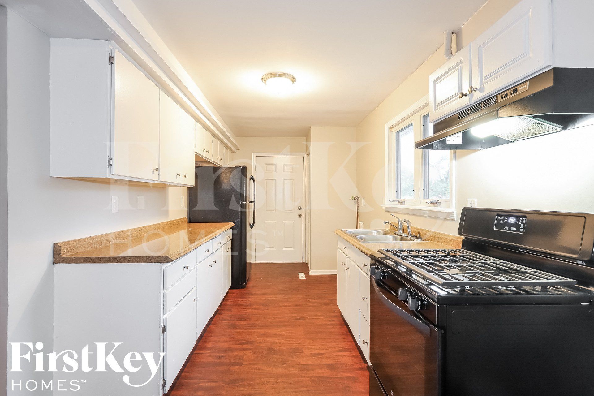 Building Photo - 17 Fir St