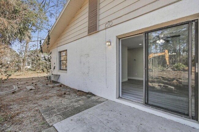 Building Photo - "Chic & Cozy 2-Bed Retreat with Granite Touches in Palm Coast!"