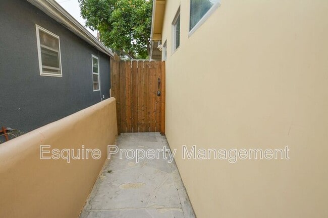Building Photo - 2177 James Ave