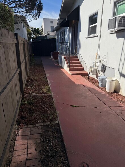 Building Photo - 3009 Grape St