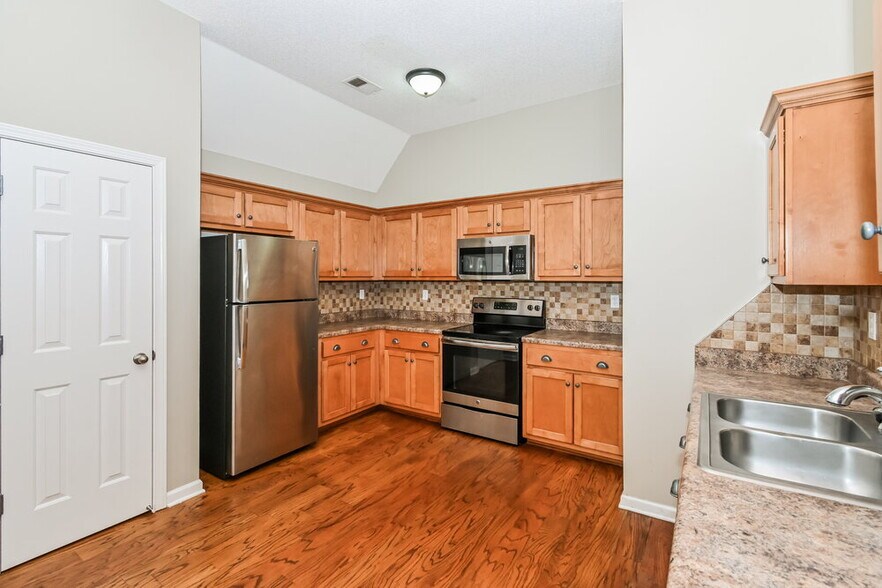 Building Photo - 916 Keebler Cove