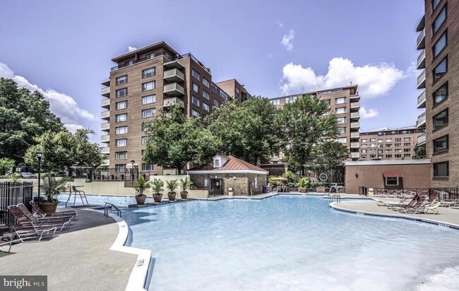 Building Photo - 1121 Arlington Blvd
