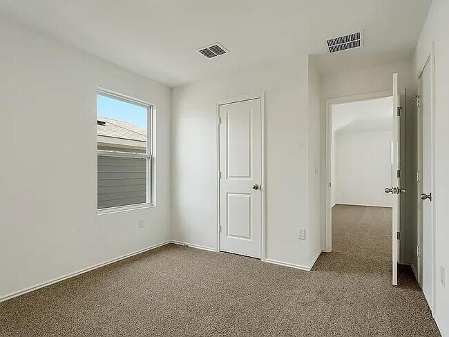 Building Photo - 12314 Silversmith Ln