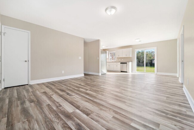 Building Photo - 136 Sandy Dr