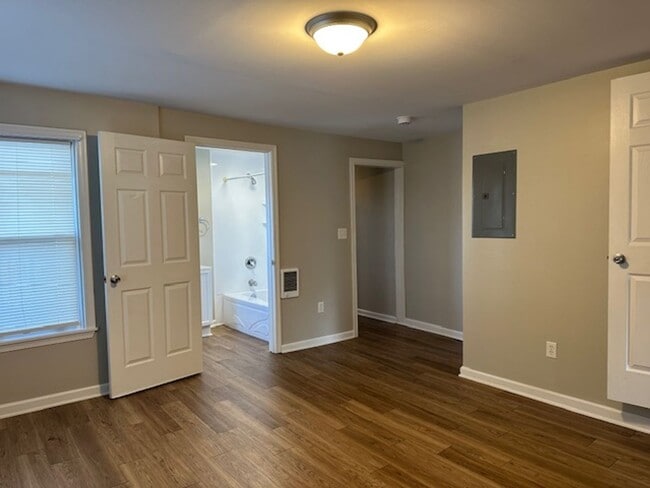 Building Photo - 142 S 29th St