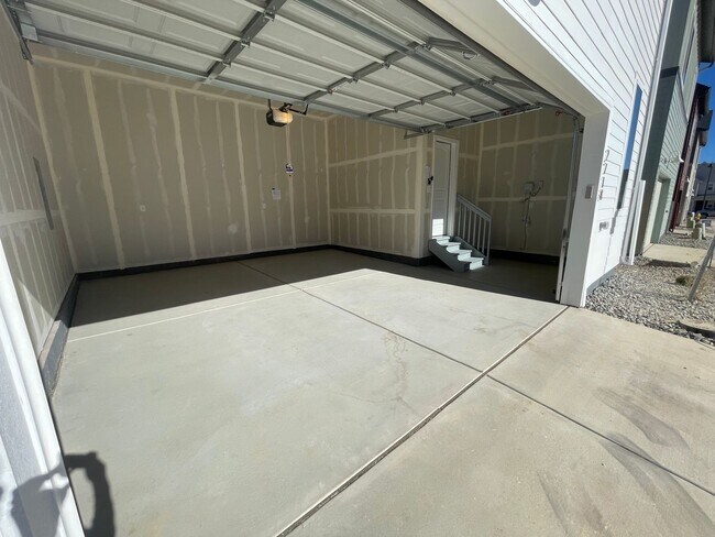 Building Photo - Newer Home in Broomfield