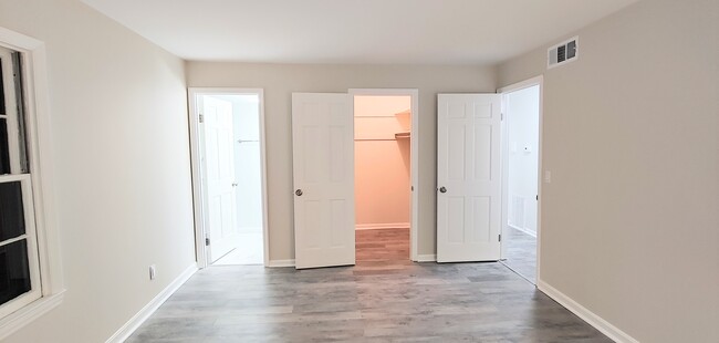 Master Bedroom - 9750 Bunker Hill Ln