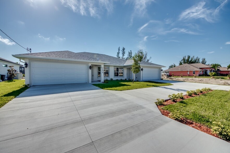 Building Photo - 3419-3421 SW 15th Pl