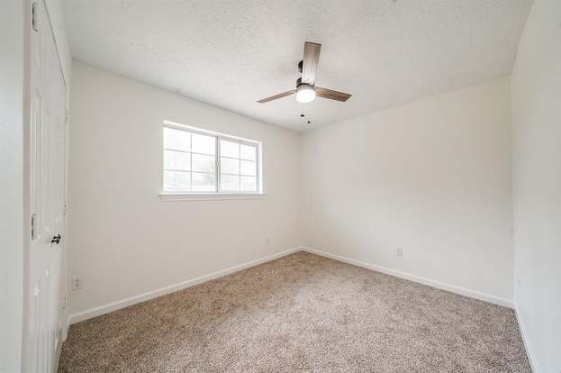 Building Photo - 802 Mary Ann Dr