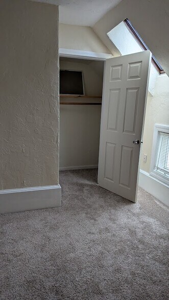 Building Photo - 660 Warren Ave