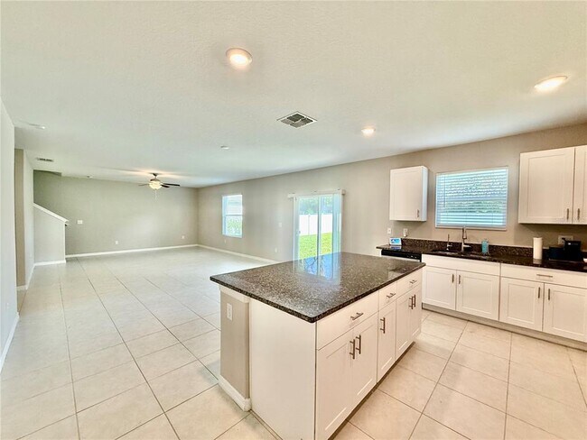 Building Photo - 10252 Shady Preserve Dr