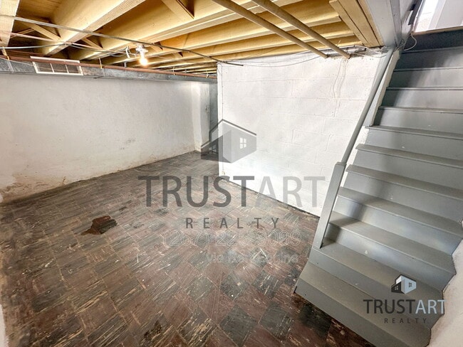 Building Photo - 217 Stevens St