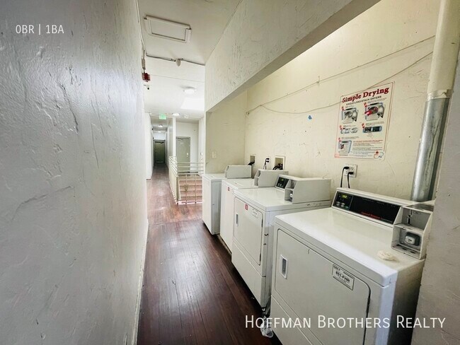 Building Photo - 939 Valencia St