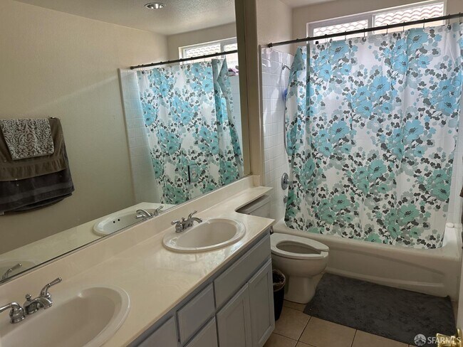 Building Photo - 2055 Redbud Way