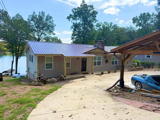 Building Photo - 129 W Lakeshore Dr