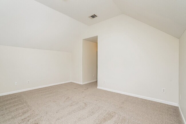 Building Photo - 5051 Preserve Blvd
