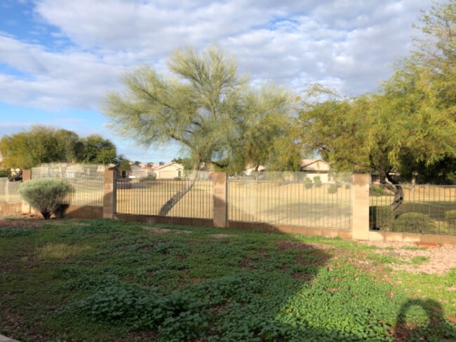 Building Photo - 8362 W Minnezona Ave