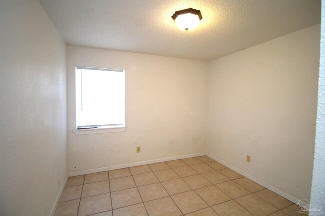 Building Photo - 3352 Green Briar Cir