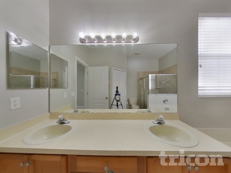 Building Photo - 3851 Andover Cay Blvd