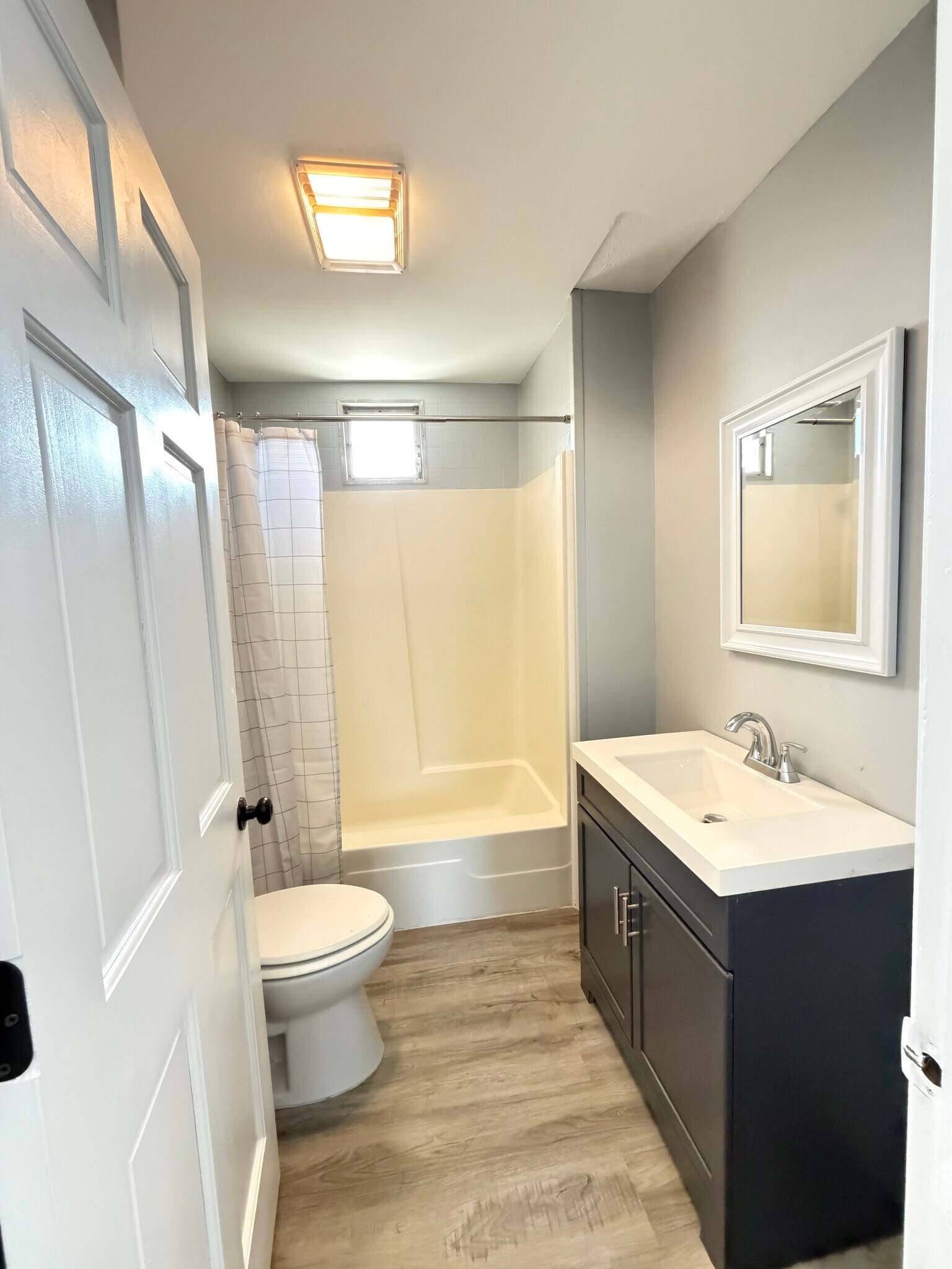 Bathroom - 2729 New Jersey St