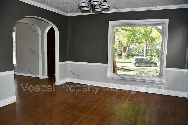Building Photo - 1291 W Gregory Blvd