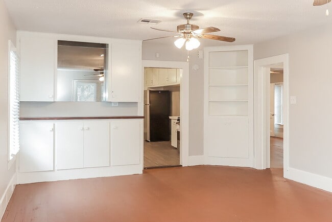 Building Photo - 522 12th Ave N