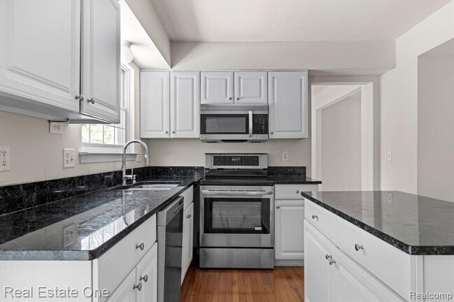 Building Photo - 3262 Woe-Be-Tide Ct