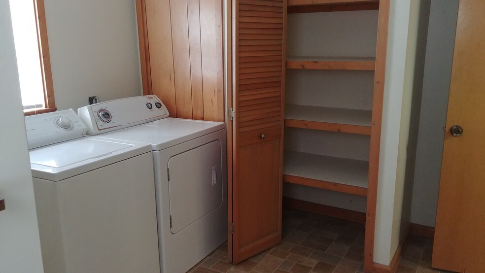 Linen/utility closet - 3967 Riverview Ln