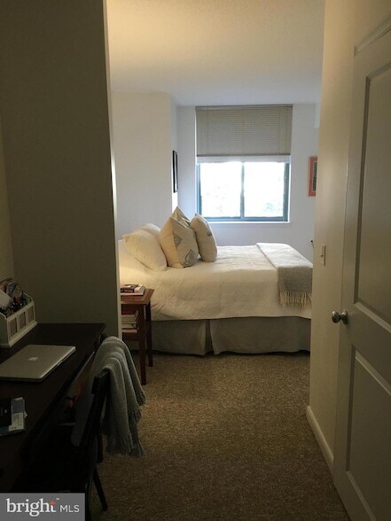 Building Photo - 851 N Glebe Rd