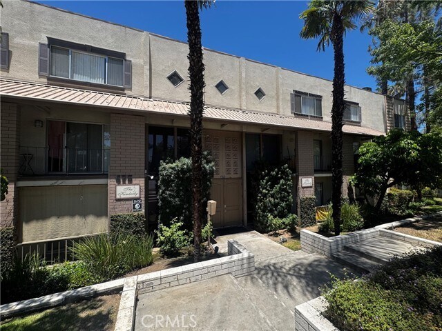Building Photo - 475 E Cypress Ave
