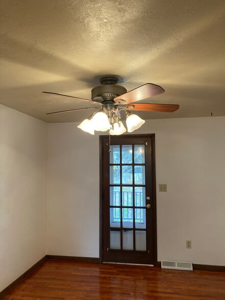 Building Photo - 301 E James St