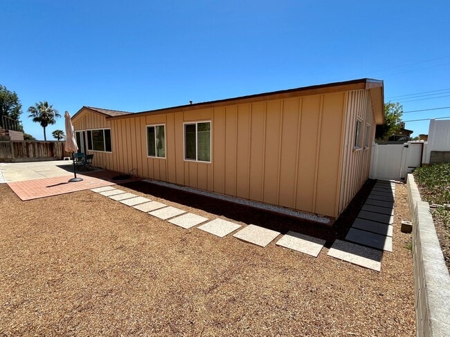 Building Photo - 4 Bedroom 2.5 Bathroom Home, Newly renovat...