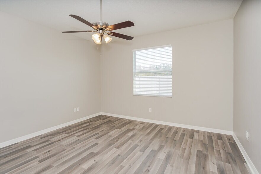 Building Photo - 1309 Oak Pond St