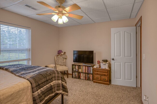 Building Photo - Highly desirable home in Briarbrook