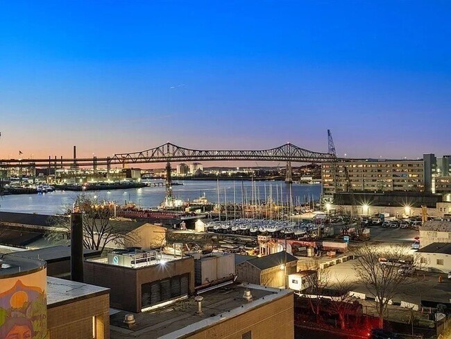 Building Photo - 301 Border St