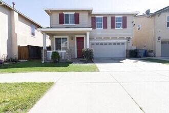 Building Photo - Move in Special $100 off first month rent!...