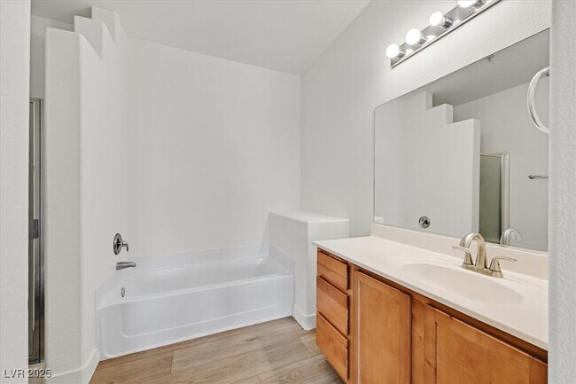 Building Photo - 2291 W Horizon Ridge Pkwy