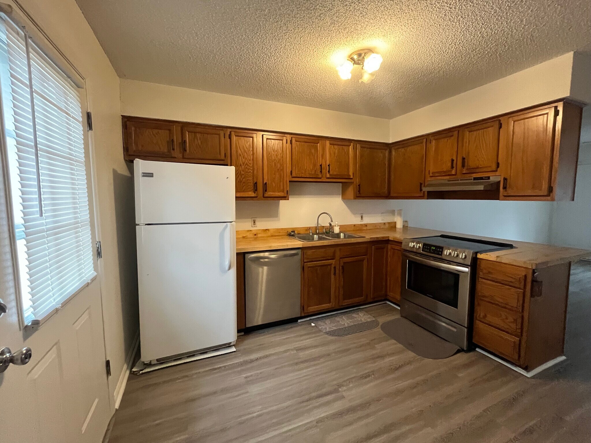 Building Photo - 89 Vine St