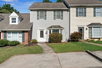 Building Photo - Beautifully Renovated Townhome (2BR/2.5BA)...